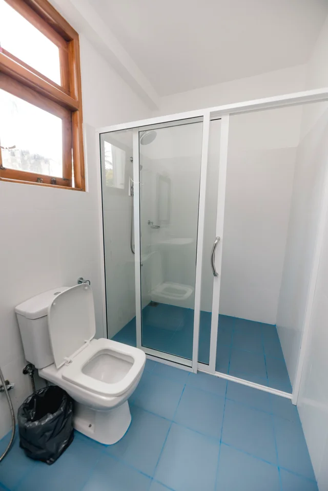 Guest bathroom at Tèya Beach Hotel (06)