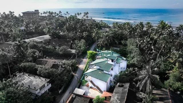 Tèya Beach Hotel grounds in Ahangama (05)