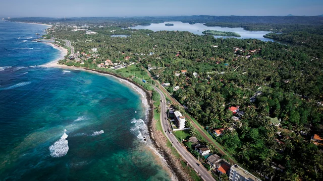 Tèya Beach Hotel grounds in Ahangama (07)
