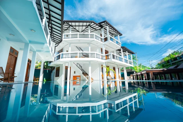 Tèya Beach Hotel grounds in Ahangama (08)