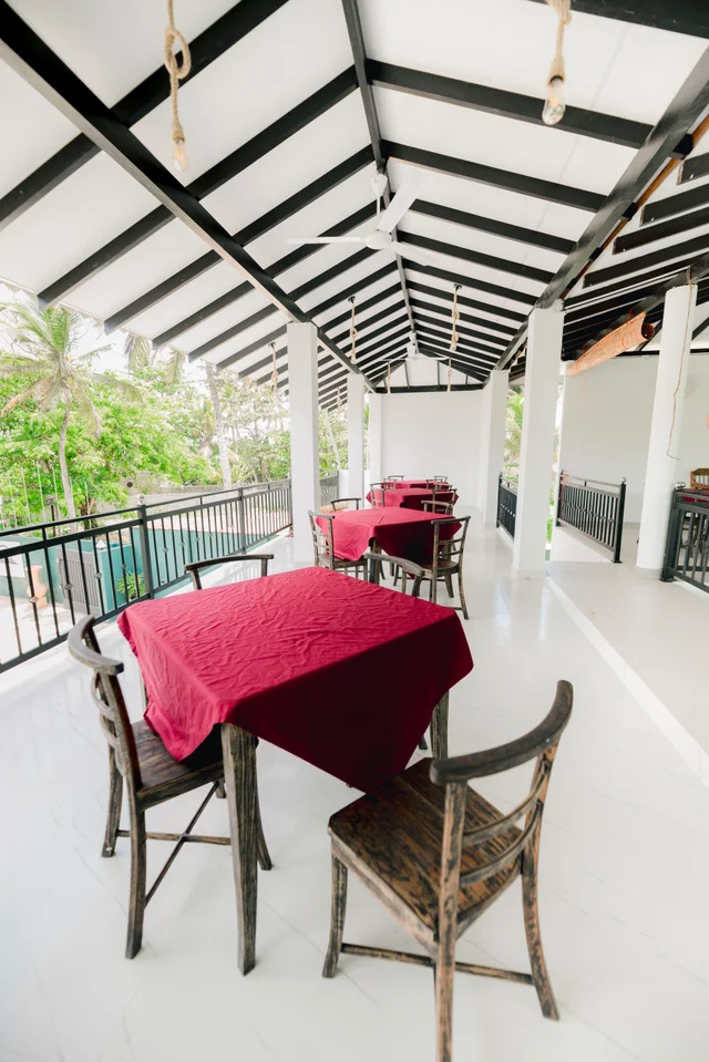 The restaurant and bar at Tèya Beach Hotel (02)
