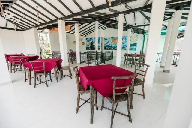 The restaurant and bar at Tèya Beach Hotel (03)